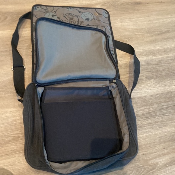 Disney The Nightmare Before Christmas Pin Bag - Picture 3 of 12